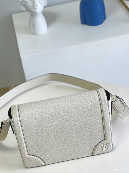 Affordable NEW LOUIS FLAP MESSENGER VUITTON 0802